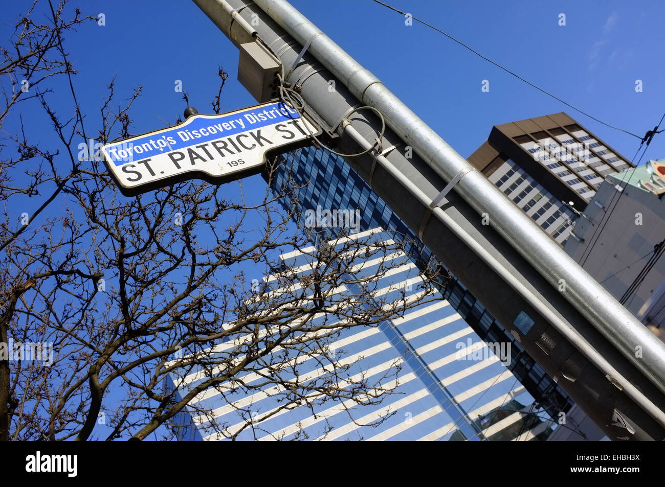 Un segno per ST. Patrick street nel centro di Toronto. Foto Stock