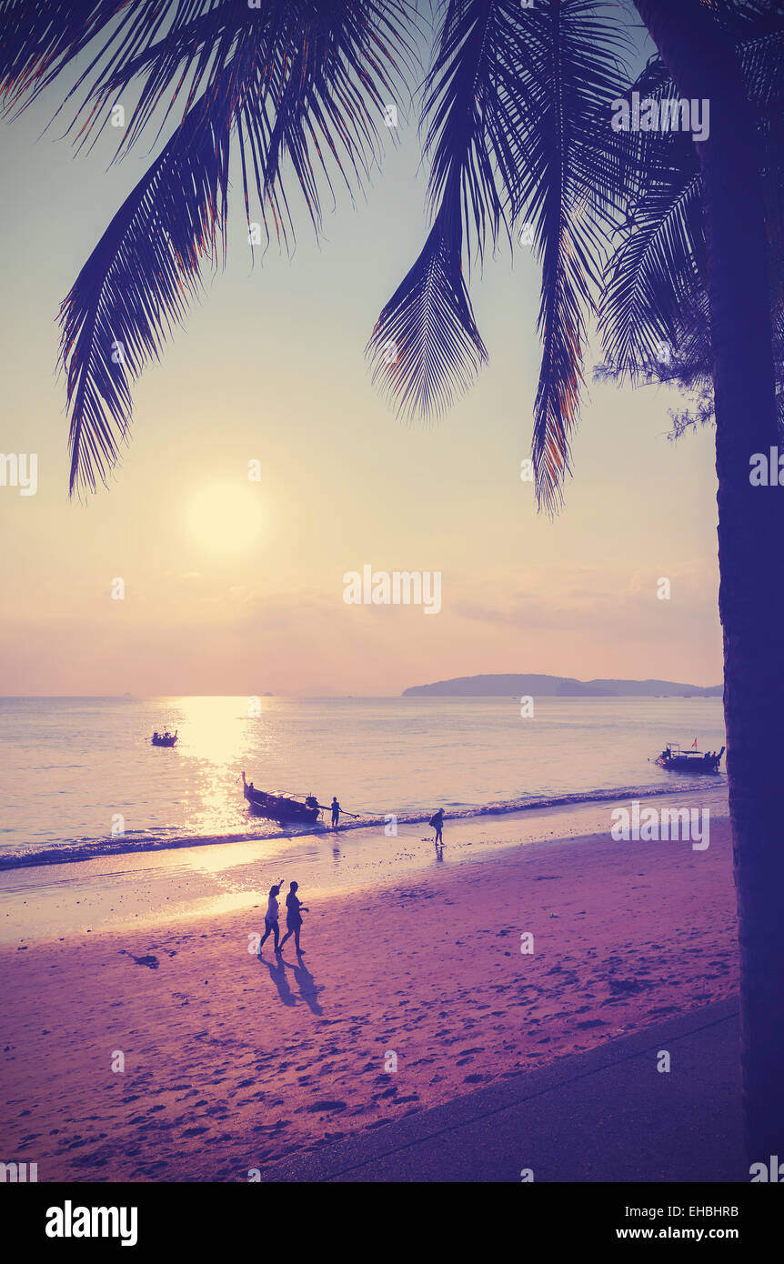 Retrò instagram stile immagine filtrata della spiaggia al tramonto. Foto Stock