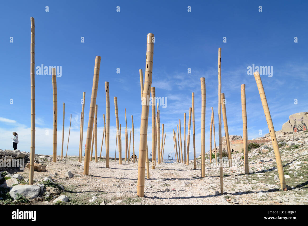 Strumento a fiato Musical poli di bambù o di arte musicale di installazione per catturare il suono del vento Les Goudes Marsiglia Francia Foto Stock