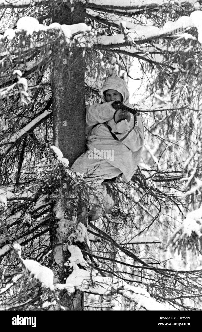 Cecchino sovietico in una unità di artico circa 1943 Foto Stock