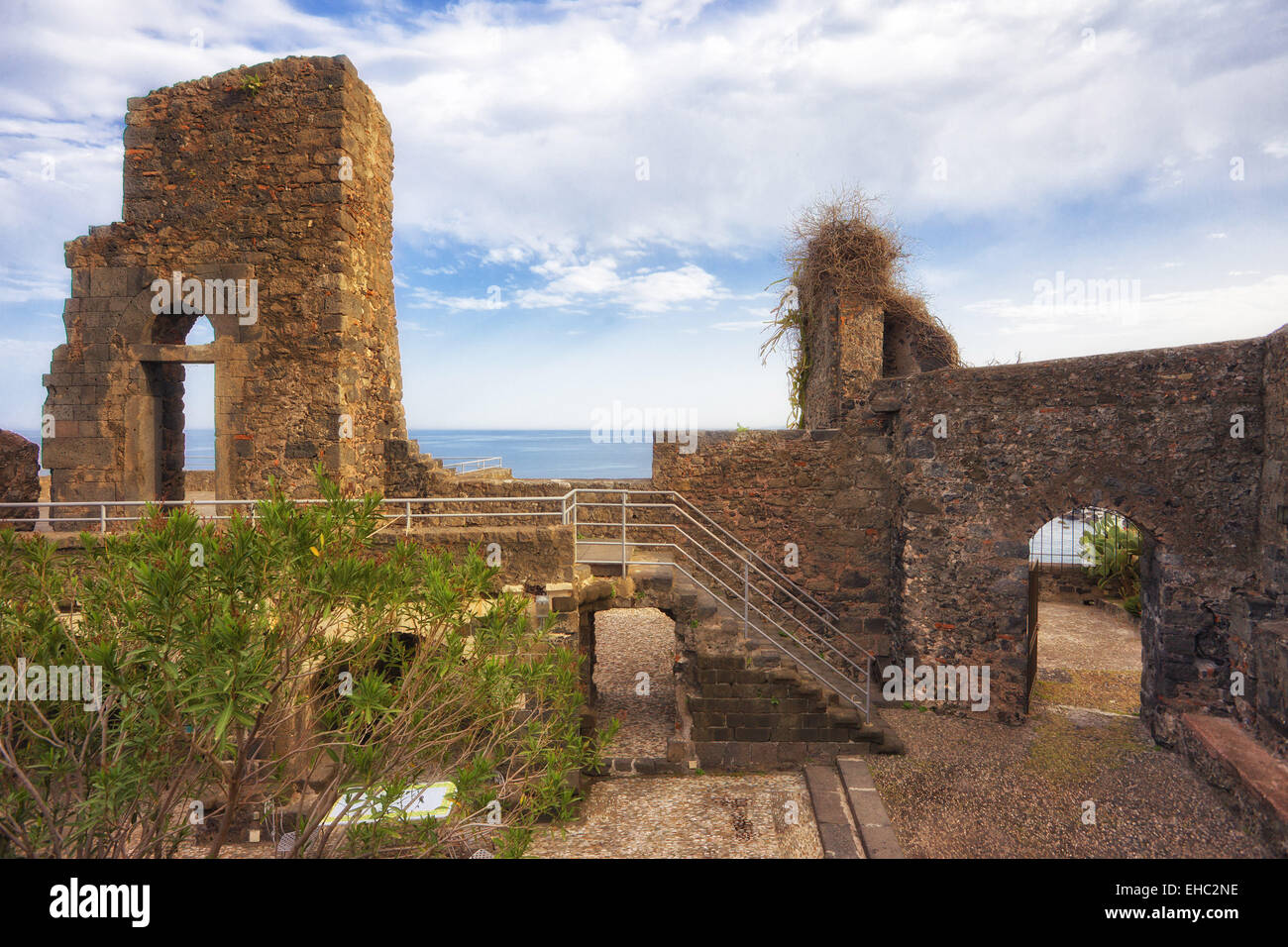 Il castello medievale di Aci Castello, Sicilia Foto Stock