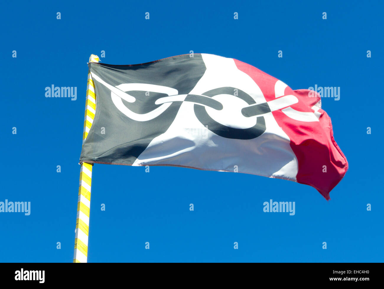 Black Country bandiera regionale battenti contro un cielo blu, Black Country, West Midlands, England, Regno Unito Foto Stock