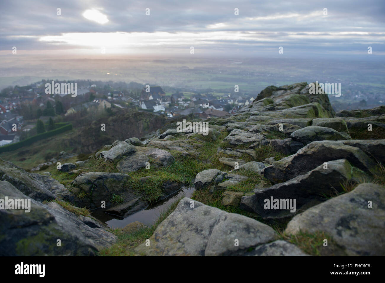 Una vista di un tramonto del Cheshire panorama dalla cima di falciare Cop Foto Stock