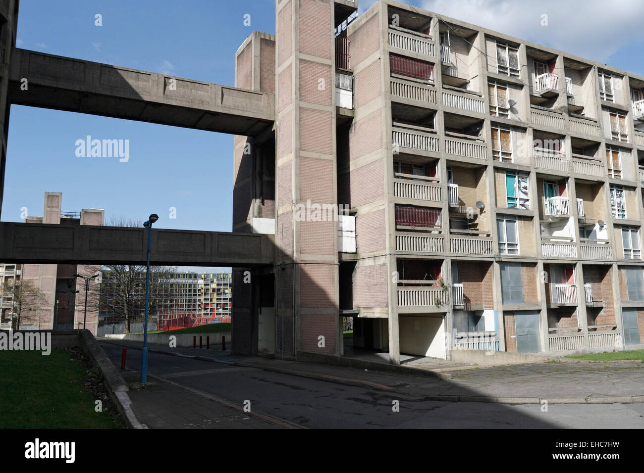 Park Hill appartamenti, proprietà di alloggi sociali e edificio in lista a Sheffield, ora tutti vuoti. Architettura Brutalista degli anni '60 in Inghilterra Foto Stock