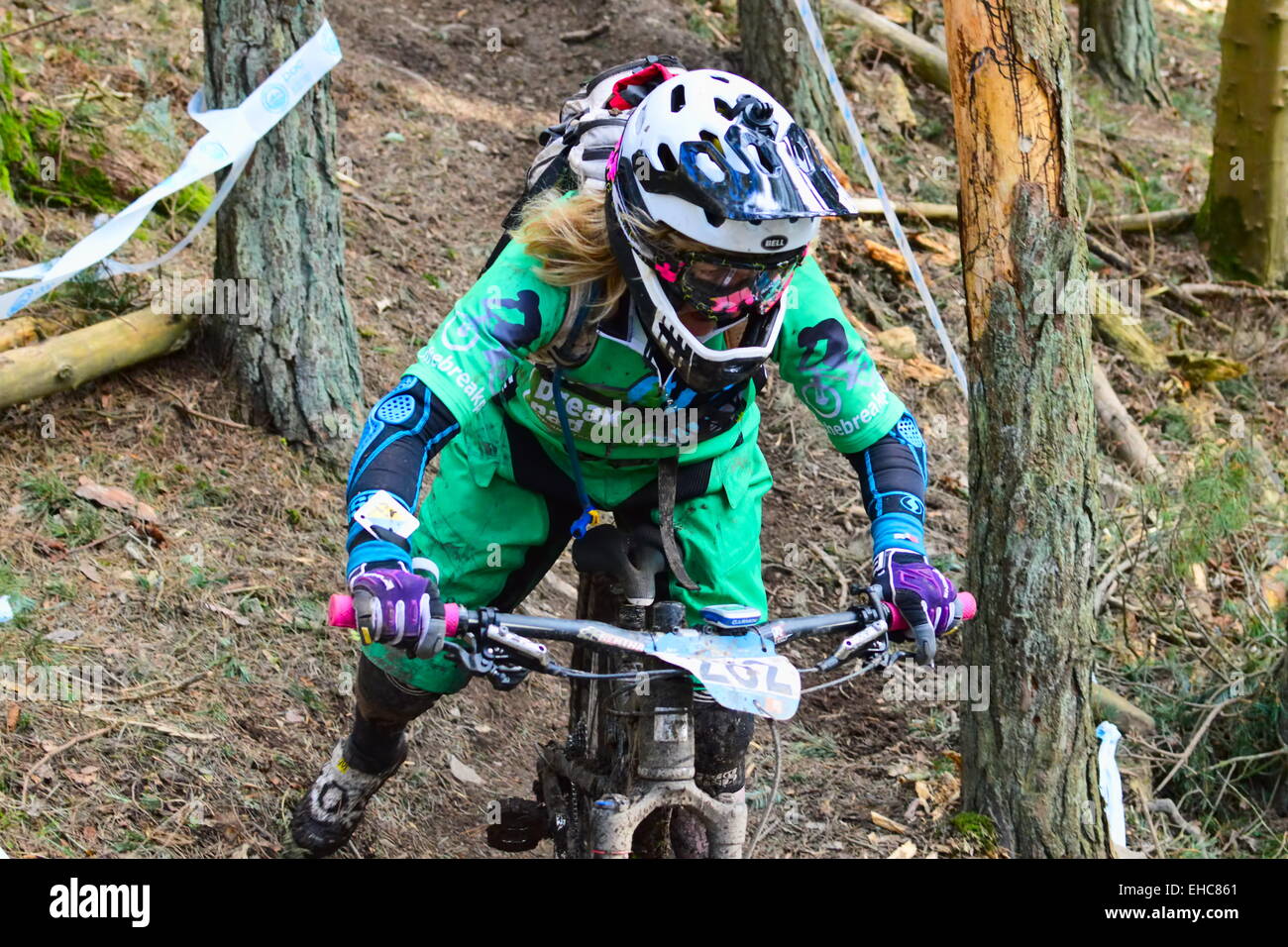 Pilota femmina durante il POC Scottish Enduro in Orpington, Scottish Borders Foto Stock