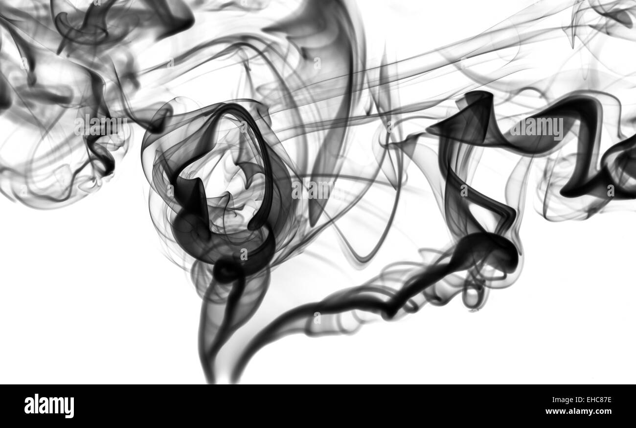 Abstract Fumo: Fumo nero volute o curve. Su bianco Foto Stock