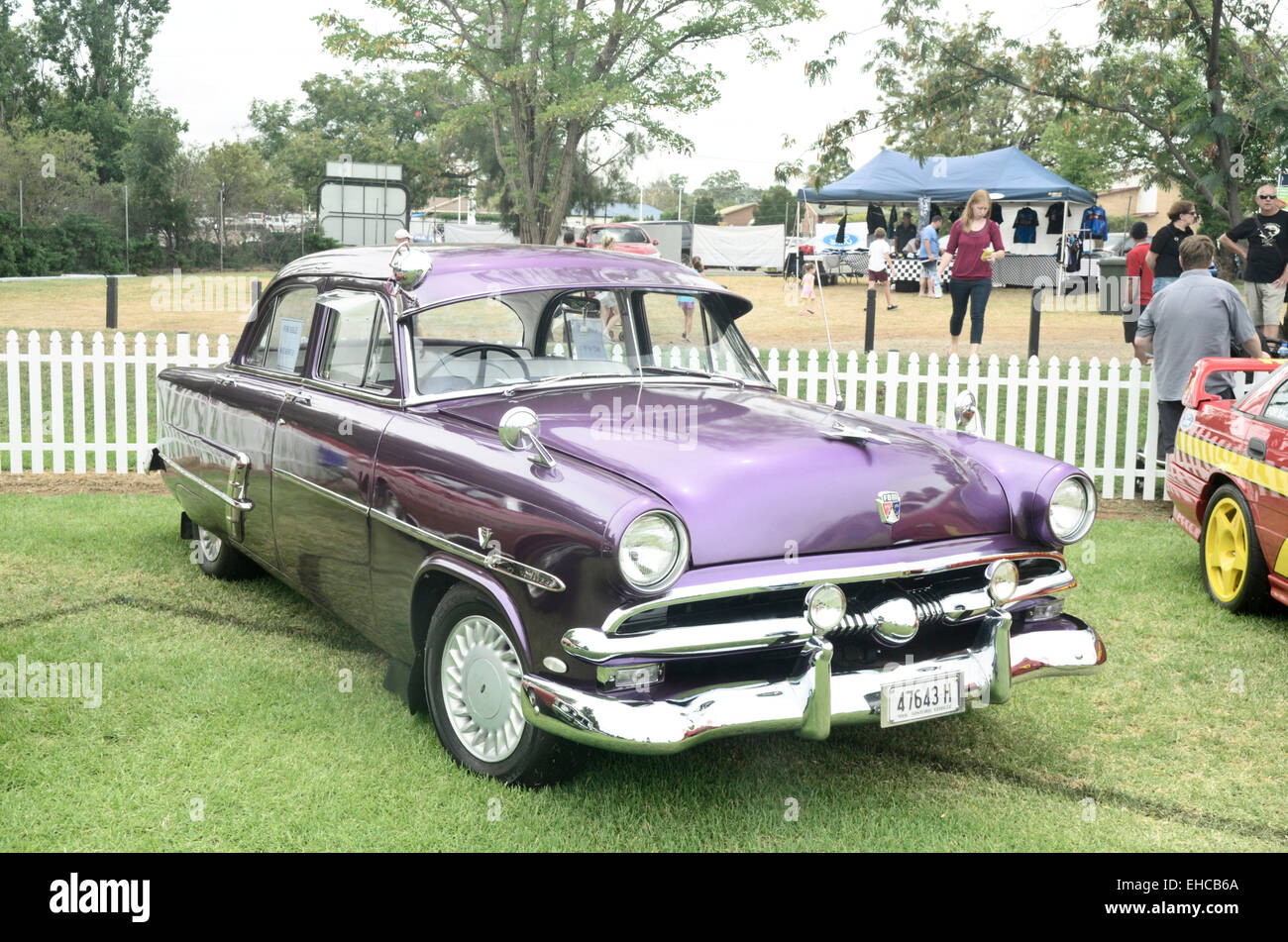 C1953 Ford Customline sul display a un guado giorni di fiera, il Tamworth Australia Foto Stock