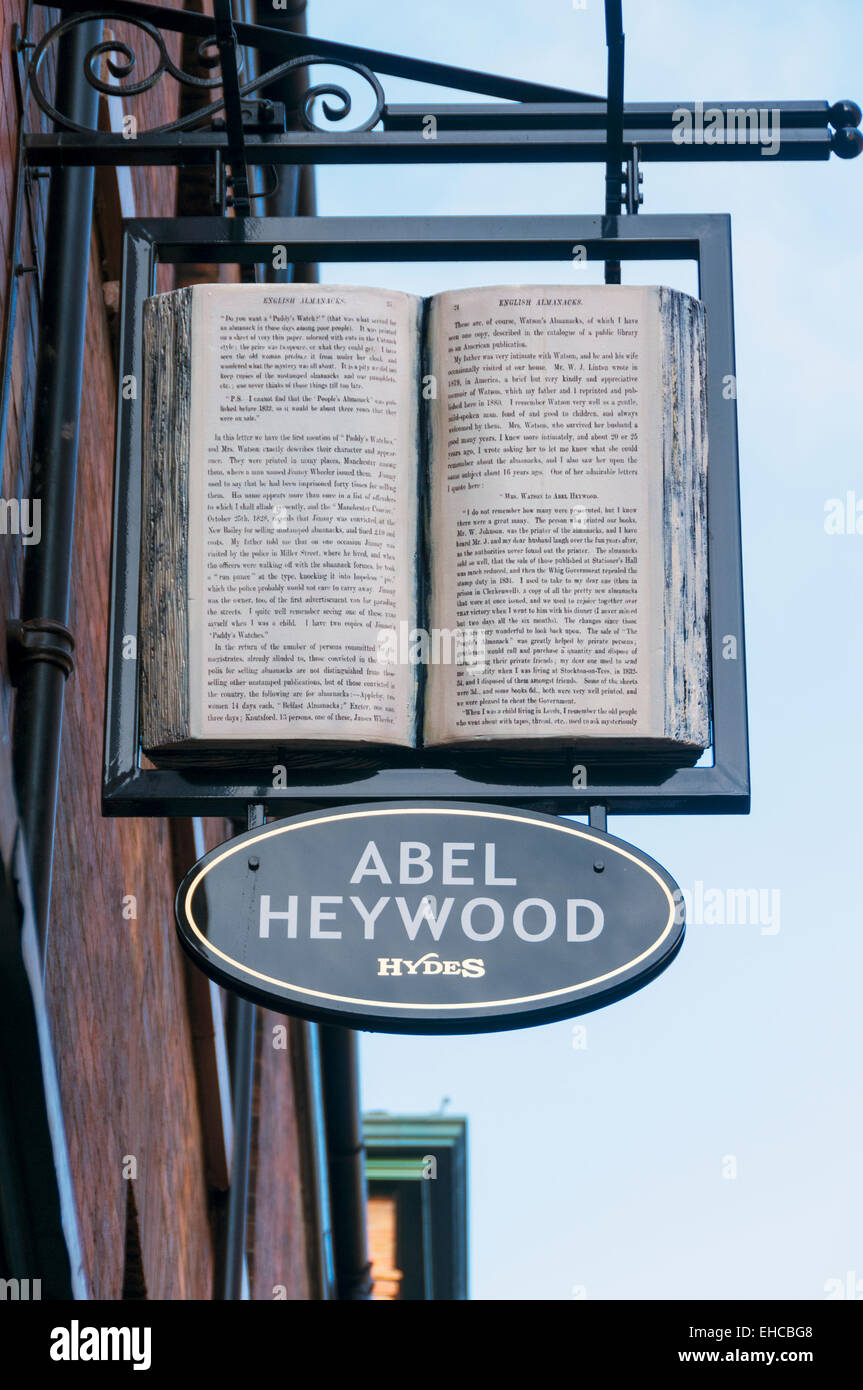 Segno sulla Abel Heywood bar nel quartiere settentrionale, Manchester, Inghilterra, Regno Unito Foto Stock