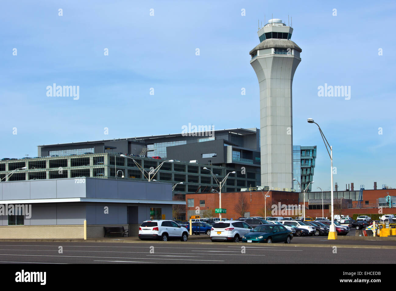 Aeroporto torre e le aree di parcheggio Portland Oregon. Foto Stock