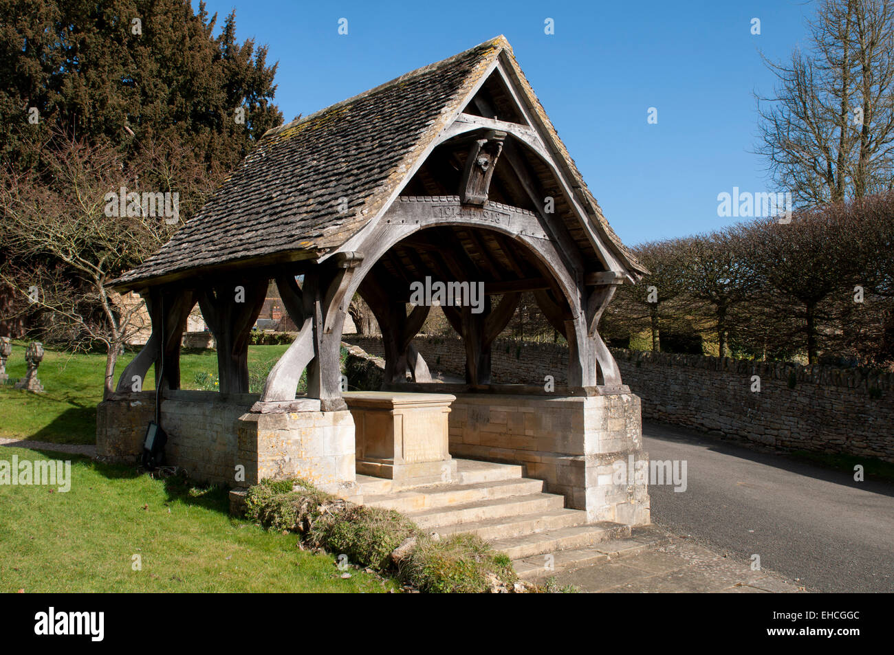 San la fede della Chiesa, lychgate Overbury, Worcestershire, England, Regno Unito Foto Stock