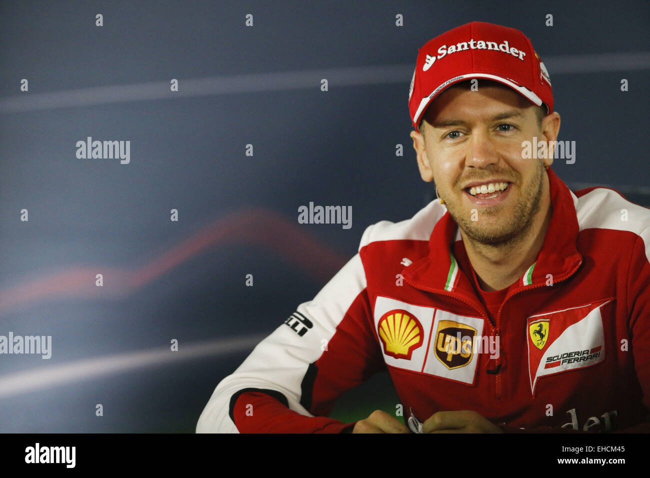 Melbourne, Australia. Xii Mar, 2015. SEBASTIAN VETTEL della Germania e la Scuderia Ferrari colloqui durante la conferenza stampa del 2015 Australian Grand Prix all'Albert Park circuito di Melbourne, Australia. Credito: James Gasperotti/ZUMA filo/Alamy Live News Foto Stock