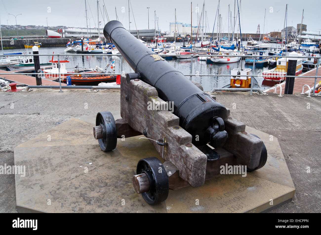 Wick, porto nebbia segnale gun, Caithness in Scozia Foto Stock