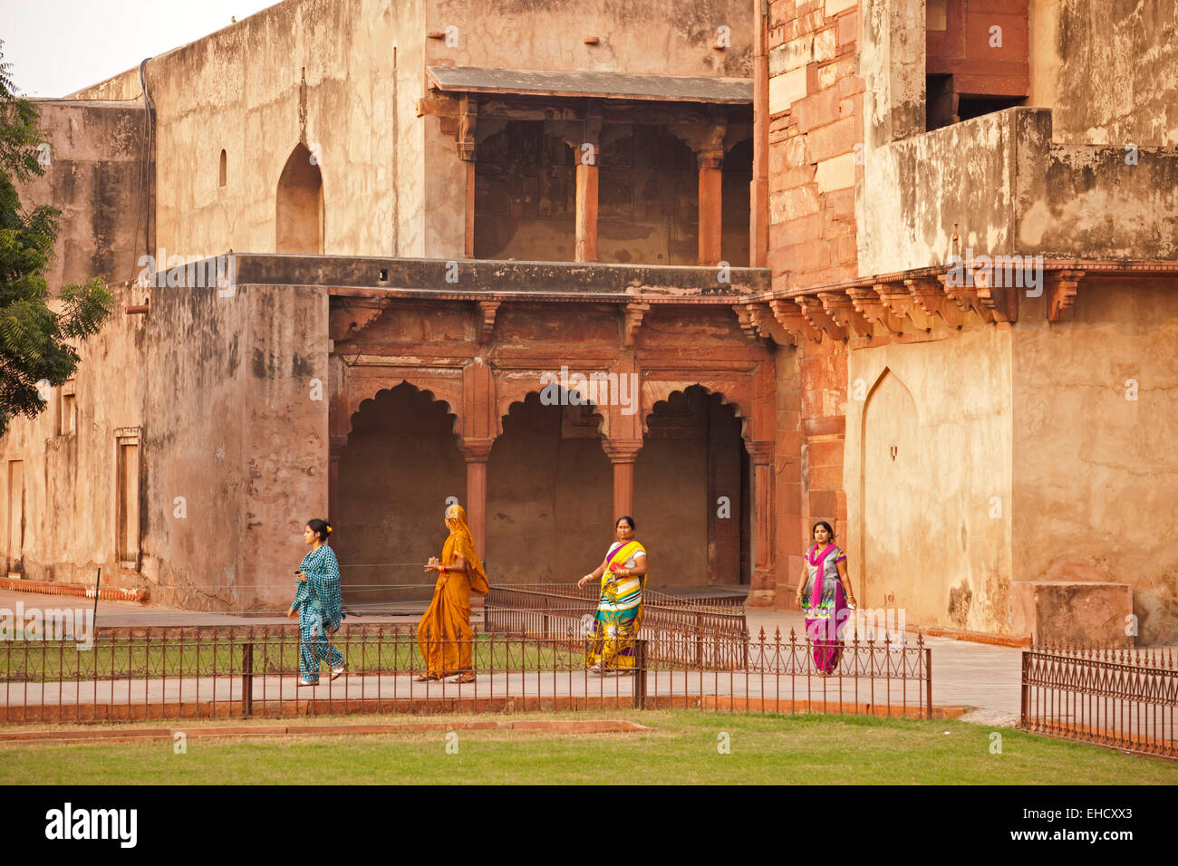 Cortile del Forte Rosso di Agra, Uttar Pradesh, India, Asia Foto Stock