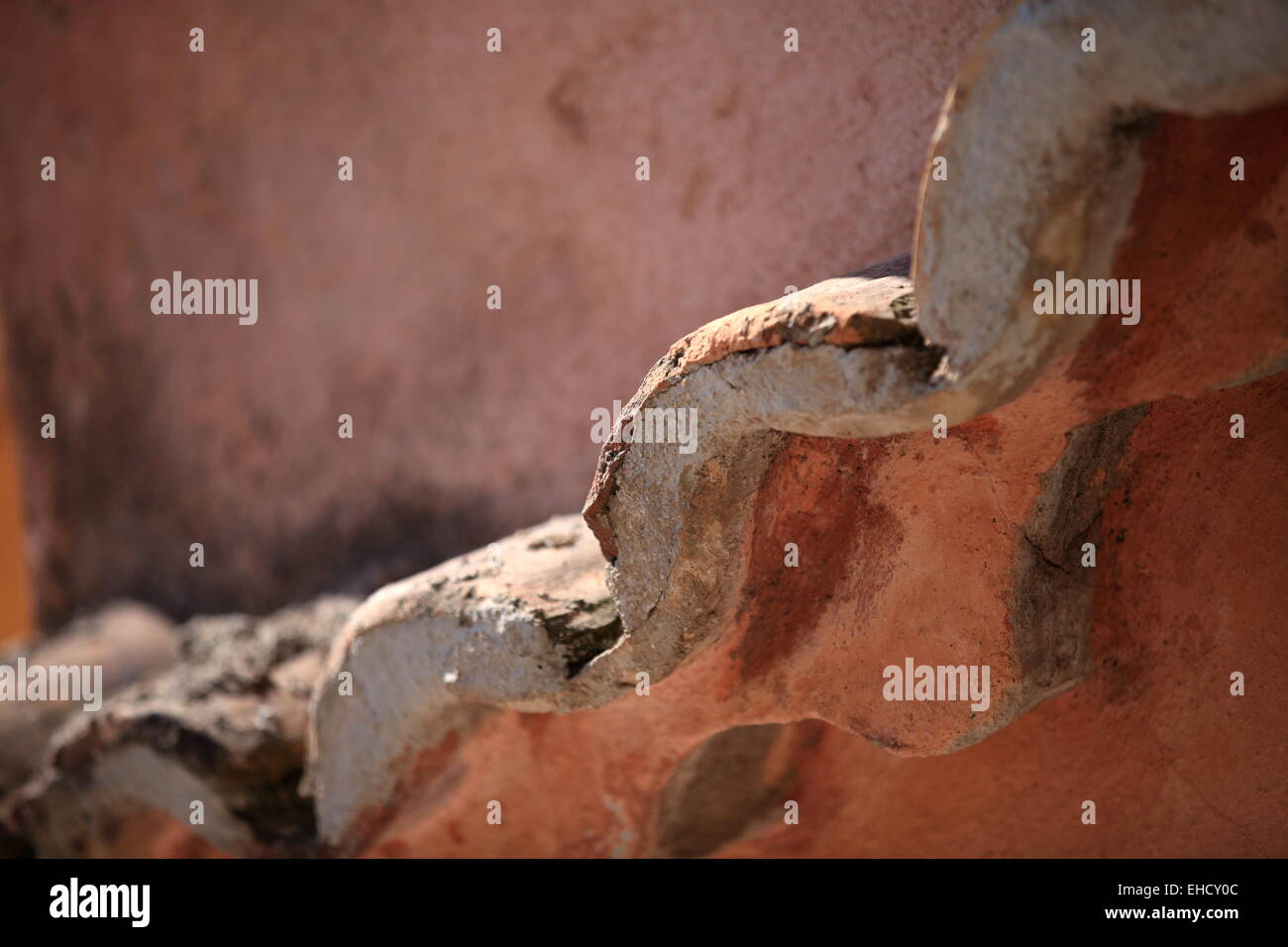 Dettaglio della vecchia tipiche piastrelle mediterranea nel borgo medievale di Eze Foto Stock