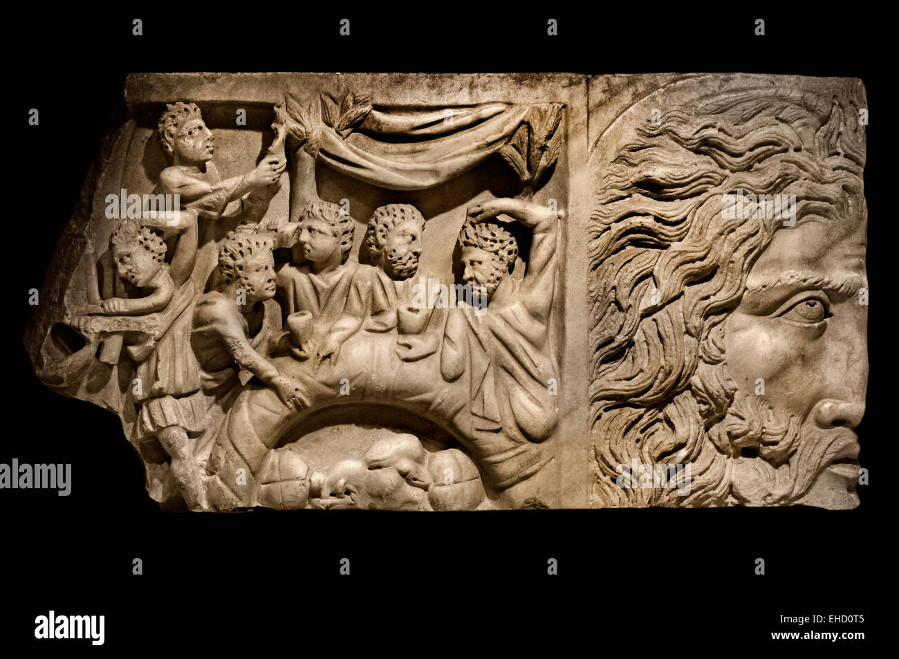 Sollievo dio del vento - i cacciatori godetevi il successo di un partito di caccia (pasto) frammento di sarcofago 3 Secolo D.C. Roma romana Foto Stock