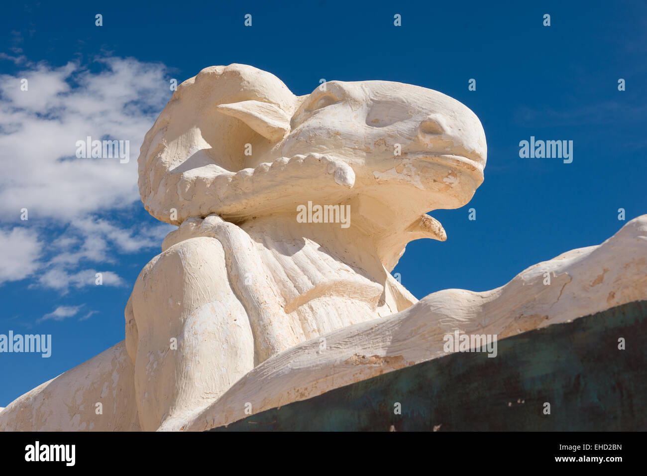 Criosfinge egiziana in gesso utilizzata nei film La Mummia e Asterix & Obelix: Missione Cleopatra, negli studi cinematografici Atlas Corporation, Ouarzazate, Marocco Foto Stock