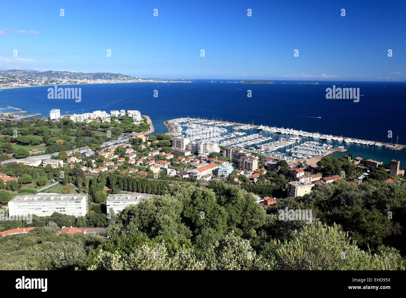 Vista dall'alto sopra Mandelieu la Napoule sulla Costa Azzurra, Francia Foto Stock