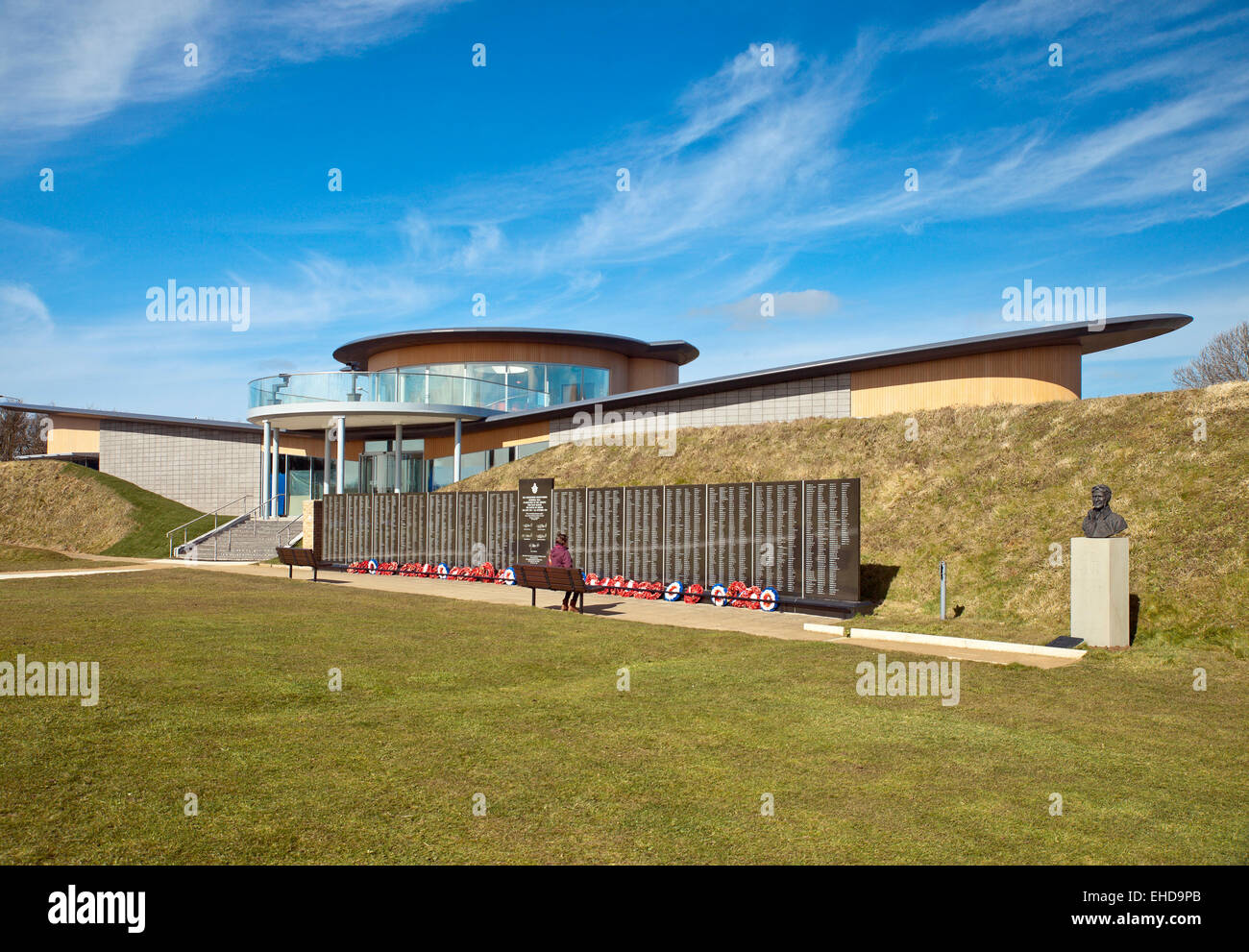 Battle of Britain National Memorial e il nuovo centro visitatori del parafango . Capel-le-Ferne. Foto Stock