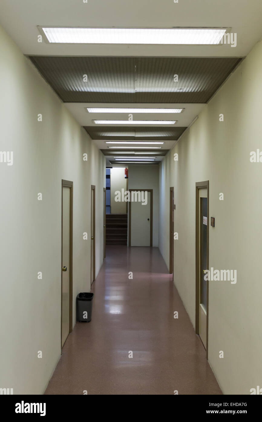 Scuola vuoto corsia Foto Stock