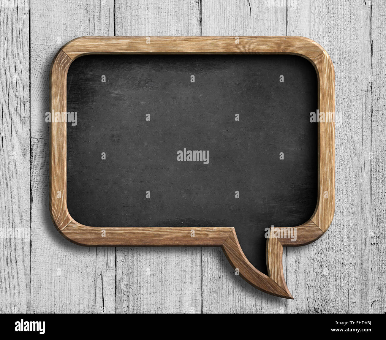 Vecchia lavagna in forma di fumetto discorso su legno bianco Foto Stock