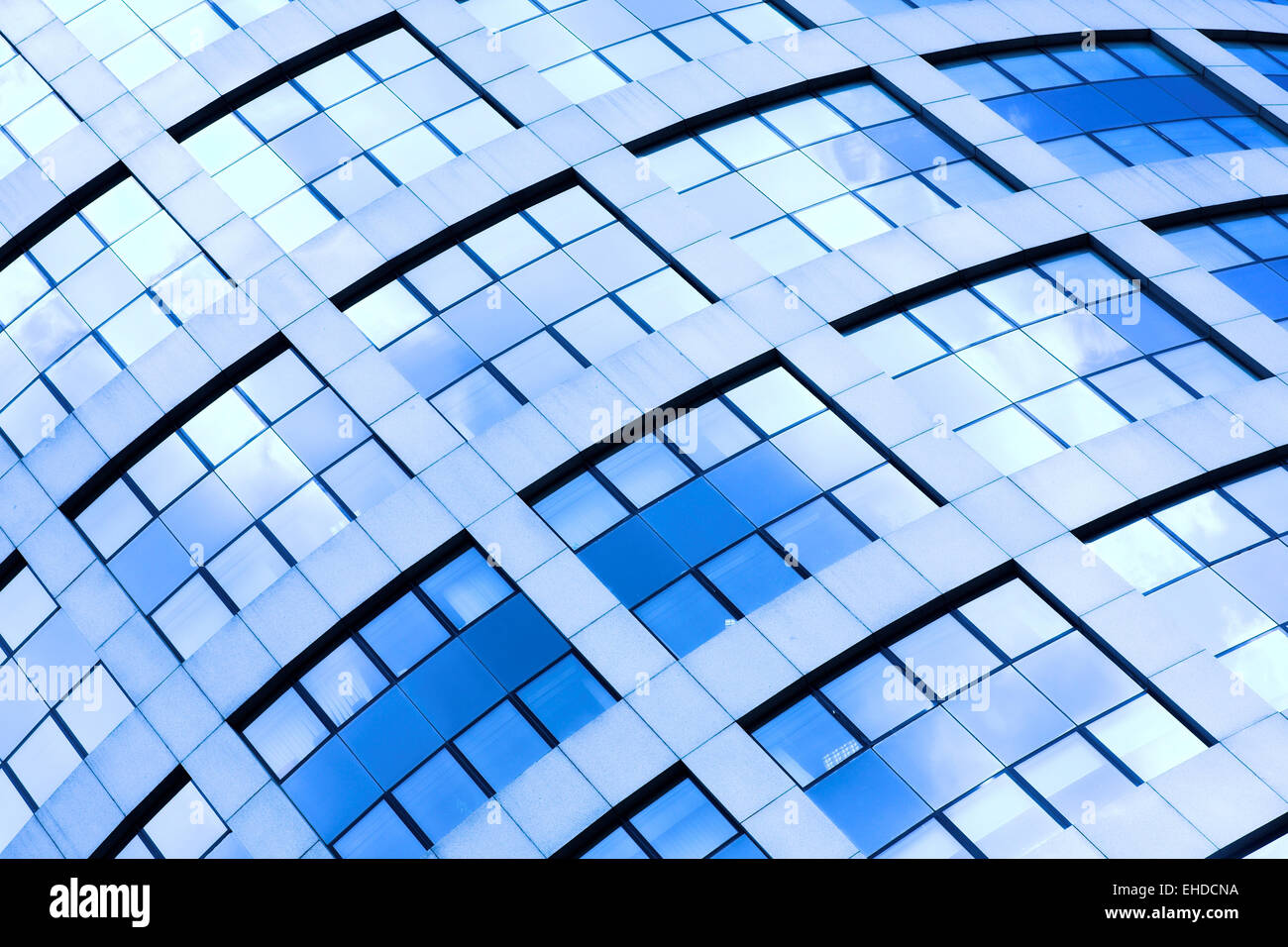 Abstract raccolto diagonale del grattacielo di office Foto Stock