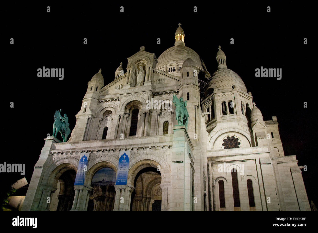 Night Shot del Sacre Coeur di Parigi Francia Foto Stock