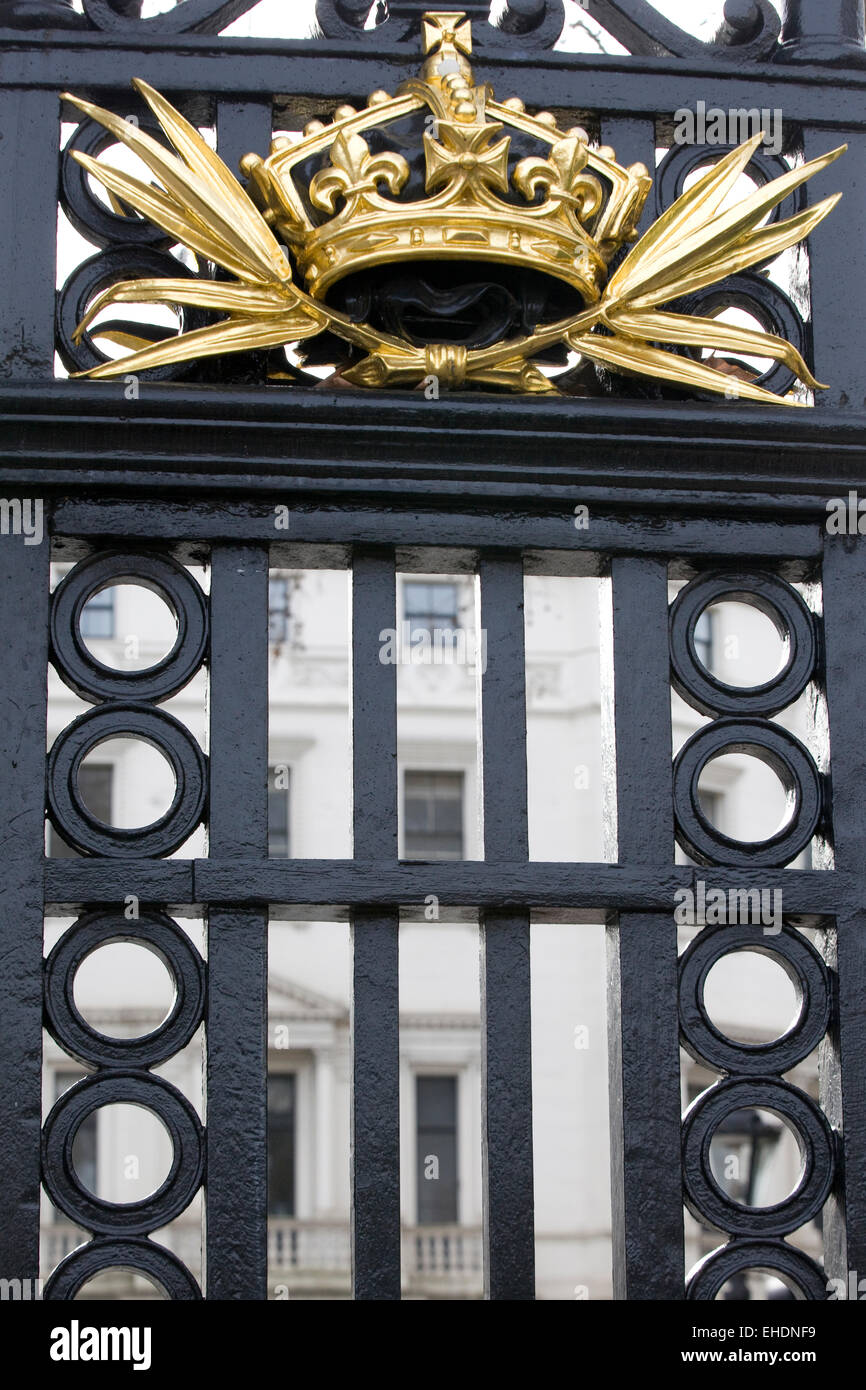 Cancelli di Buckingham Palace Inghilterra Foto Stock
