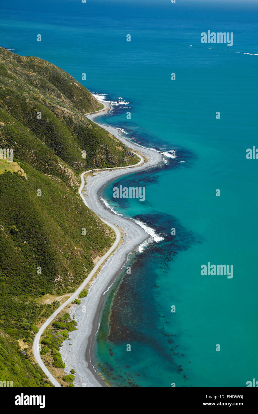 Litorale vicino a Eastbourne, e ingresso al Porto di Wellington, Wellington, Isola del nord, Nuova Zelanda - aerial Foto Stock