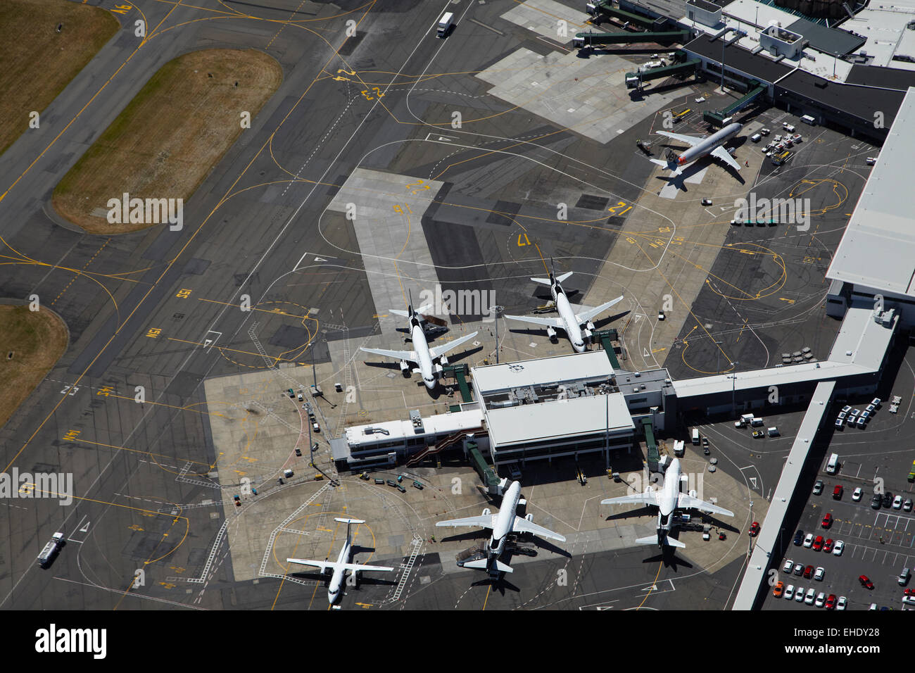Aerei al terminal passeggeri, Wellington International Airport, Wellington, Isola del nord, Nuova Zelanda - aerial Foto Stock
