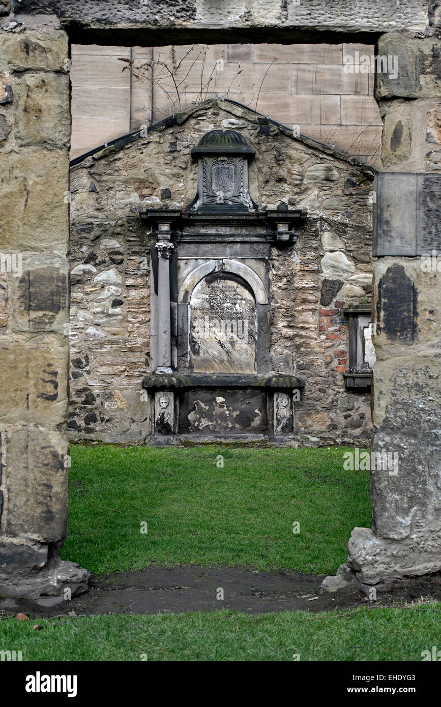 Secret Edinburgh - una tomba nella sezione settentrionale della vecchia Calton Sepoltura su Calton Hill. Foto Stock