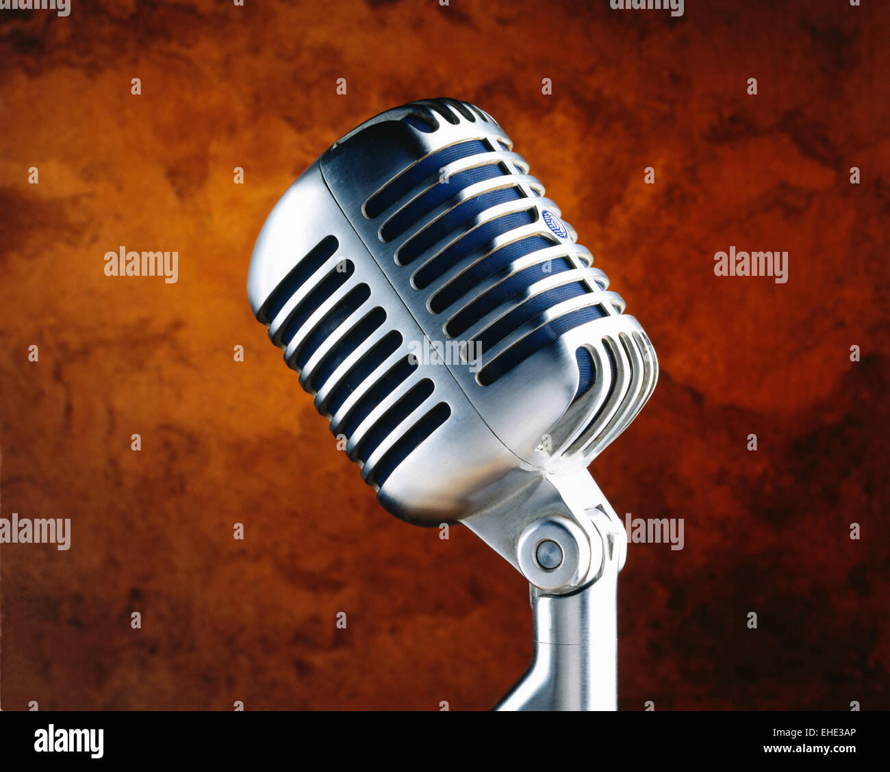 Microfono vecchio stile immagini e fotografie stock ad alta risoluzione -  Alamy