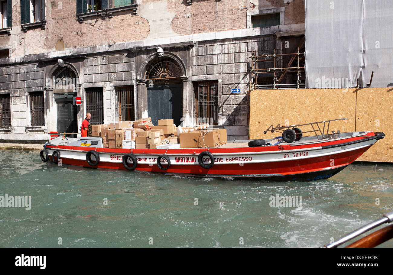 Postboot in venezia - venezia . venedig Foto Stock