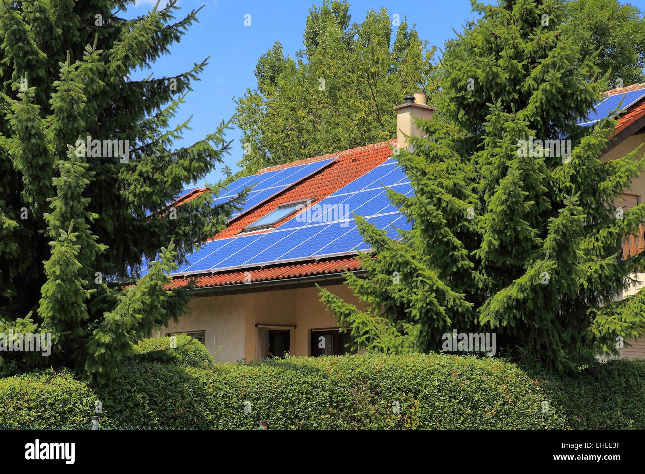 Energia solare sistema complessivo del tetto Foto Stock