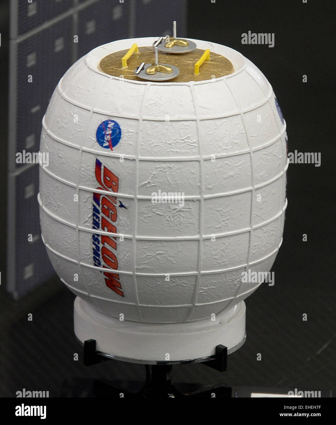 Las Vegas NV, Stati Uniti d'America. Xii Mar, 2015. ''Il fascio" modello di modulo viene visualizzato in Bigelow Aerspace giovedì. Bigelow Aerspace annunciare oggi la ''BEAM'" modulo è prevista per il lancio nel mese di settembre di quest'anno a bordo della ottava SpaceX cargo missione di rifornimento alla stazione e può essere installato sulla porta di poppa della stazione di nodo di tranquillità. Foto da Gene Blevins/LA DailyNews/ZUMAPRESS Credit: Gene Blevins/ZUMA filo/Alamy Live News Foto Stock