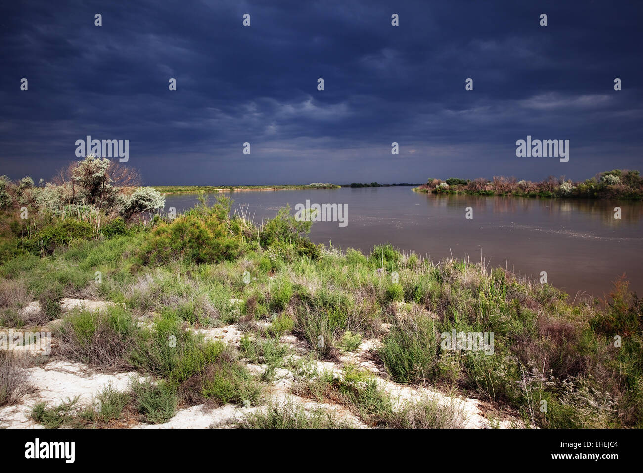 Deserto fiume dopo la tempesta Foto Stock