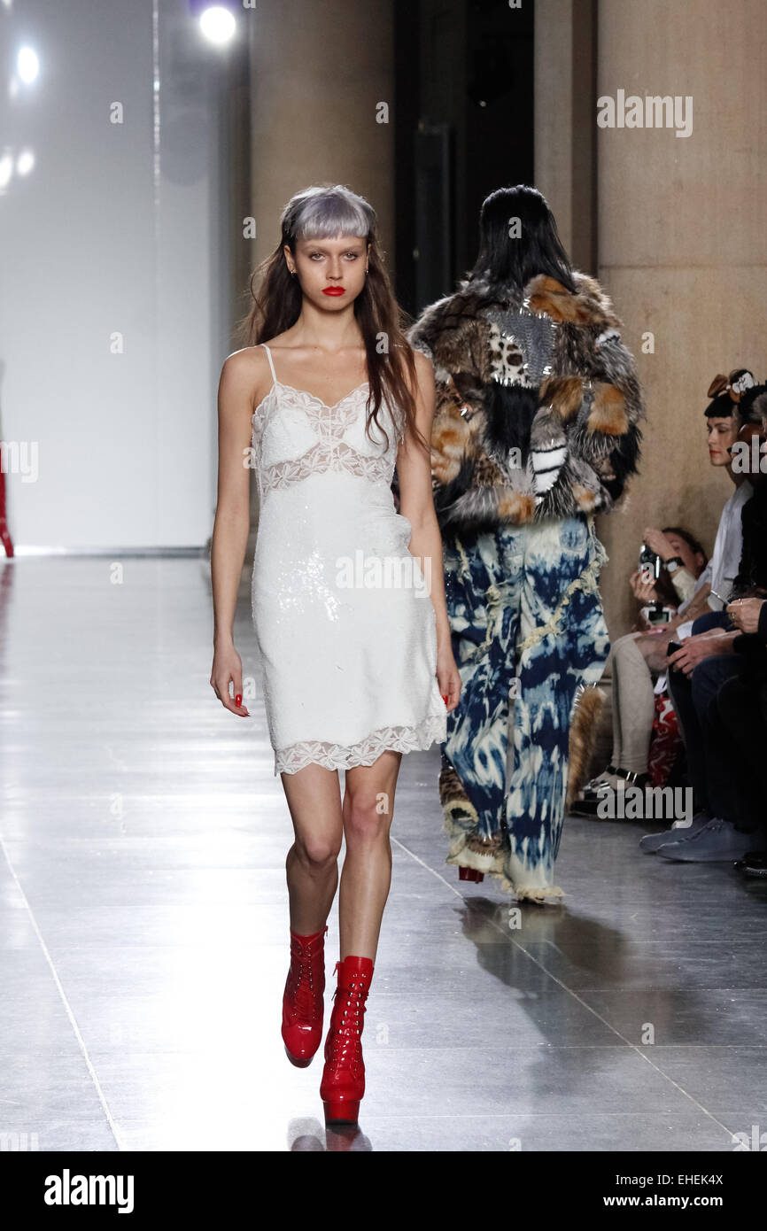 Ashish LFW A/W'15-16 a Topshop visualizza lo spazio, Tate Britain 23 Feb passerella Foto Stock