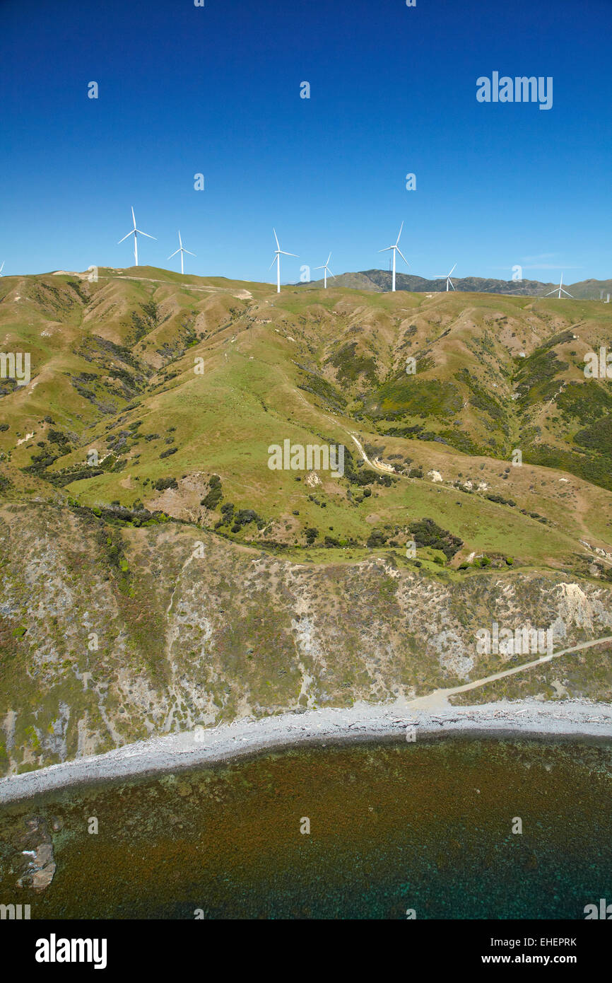 Costa e Mill Creek Wind Farm, vicino a Wellington, Isola del nord, Nuova Zelanda - aerial Foto Stock