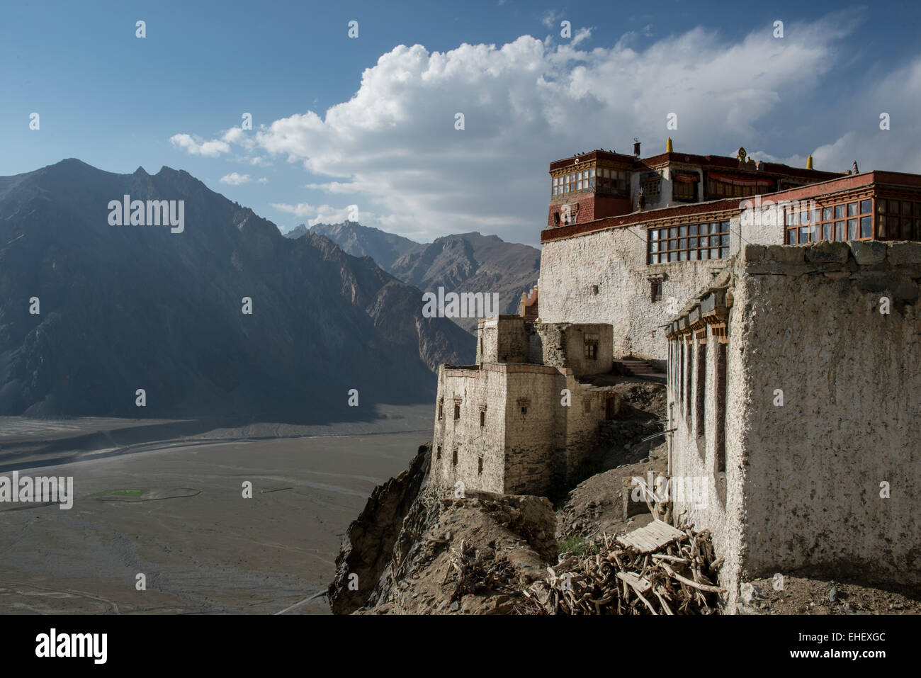 Stongde Gompa, affacciato sulla valle di Zanskar Foto Stock