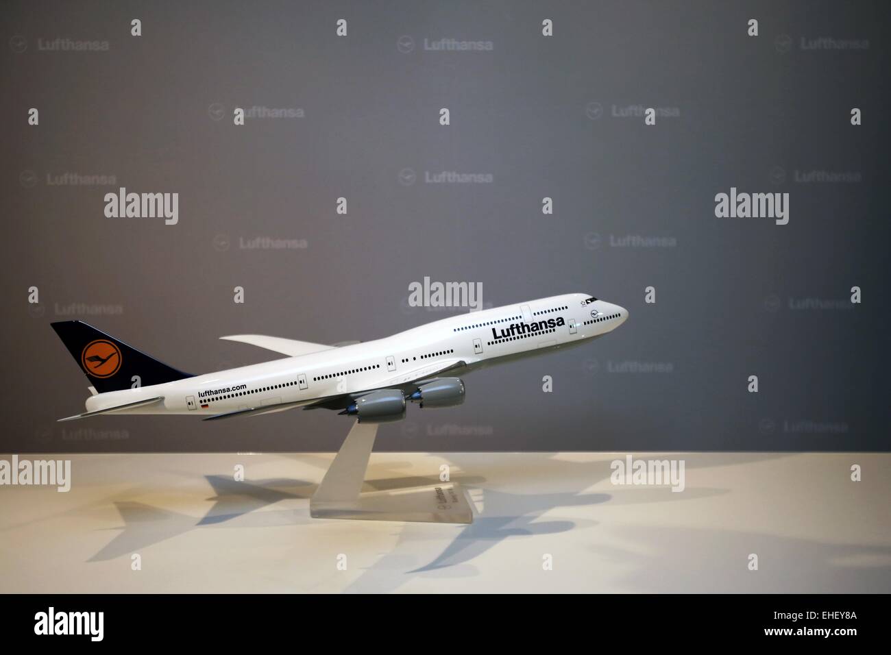 Il modello di un Boeing 747-8mi è sul display durante l'equilibrio conferenza stampa presso il centro di aviazione a Francoforte un.M., Germania, 12 marzo 2015. Foto: FREDIK VON ERICHSEN/dpa Foto Stock