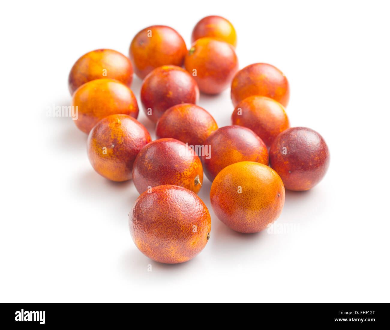 Il sangue delle arance rosse su sfondo bianco Foto Stock