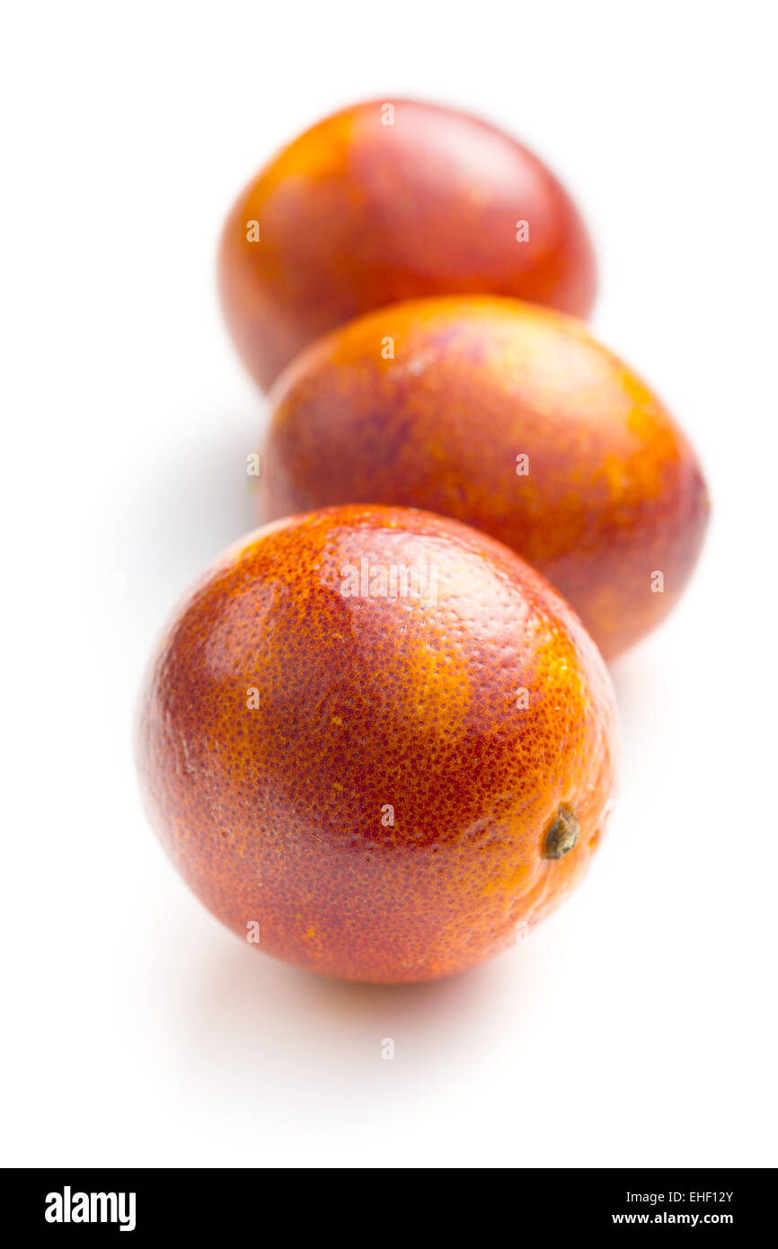 Il sangue delle arance rosse su sfondo bianco Foto Stock