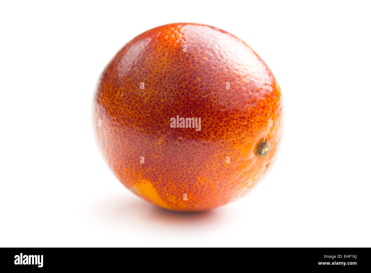 Il sangue delle arance rosse su sfondo bianco Foto Stock
