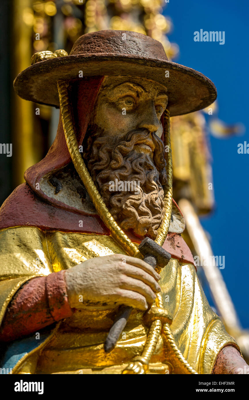 Gothic saint la figura del padre della chiesa San Girolamo, Schöner Brunnen fontana, Norimberga, Media Franconia, Franconia, Bavaria Foto Stock