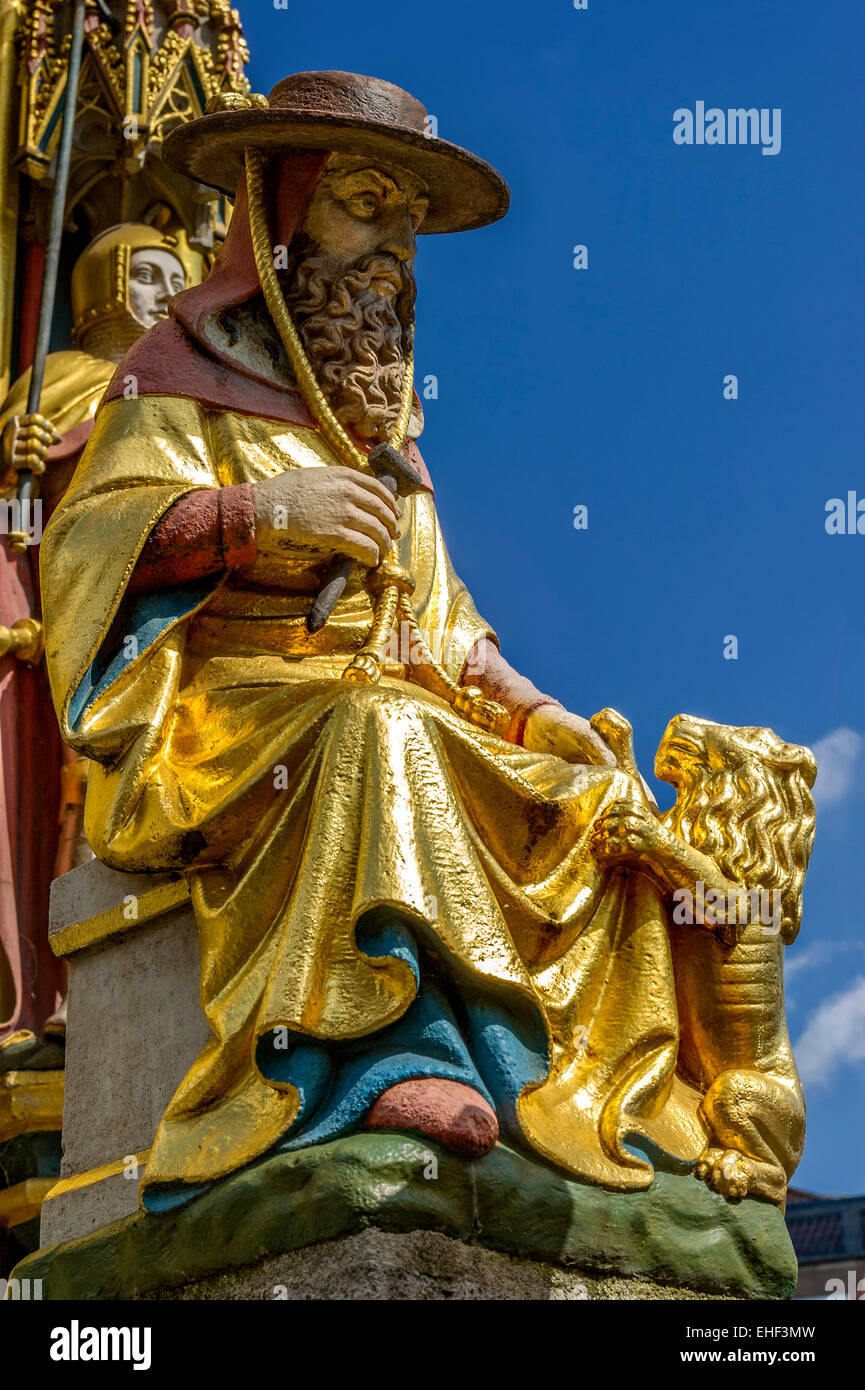 Gothic saint la figura del padre della chiesa San Girolamo, Schöner Brunnen fontana, Norimberga, Media Franconia, Franconia, Bavaria Foto Stock
