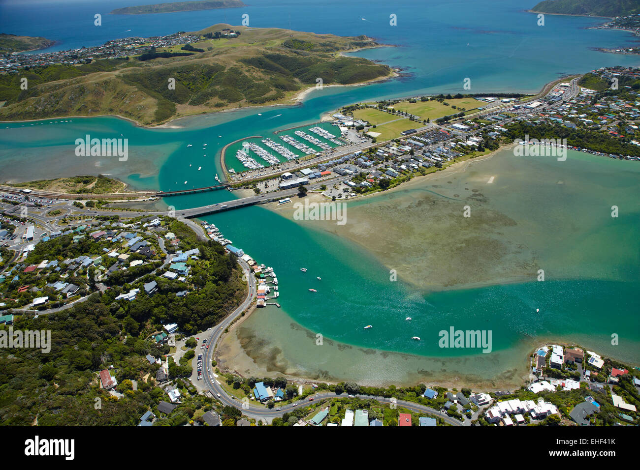 Ingresso Pauatahanui e Marina di Mana, Porirua Porto, Regione di Wellington, Isola del nord, Nuova Zelanda - aerial Foto Stock
