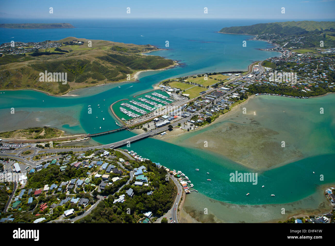 Ingresso Pauatahanui e Marina di Mana, Porirua Porto, Regione di Wellington, Isola del nord, Nuova Zelanda - aerial Foto Stock