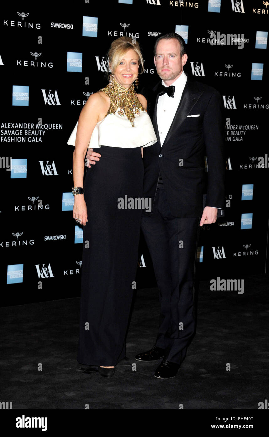 Londra, Regno Unito. Xii marzo, 2015. Nadja Swarovski & Martin Roth direttore di V&A FREQUENTARE Alexander McQueen ; selvaggia bellezza al V & A Museum London12th marzo2015 Credit: Peter Phillips/Alamy Live News Foto Stock