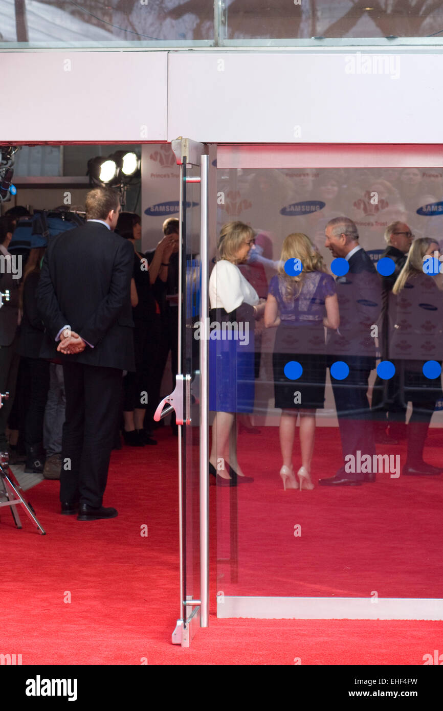 Il principe Carlo che arrivano a Londra per il Princes Trust red carpet event Foto Stock