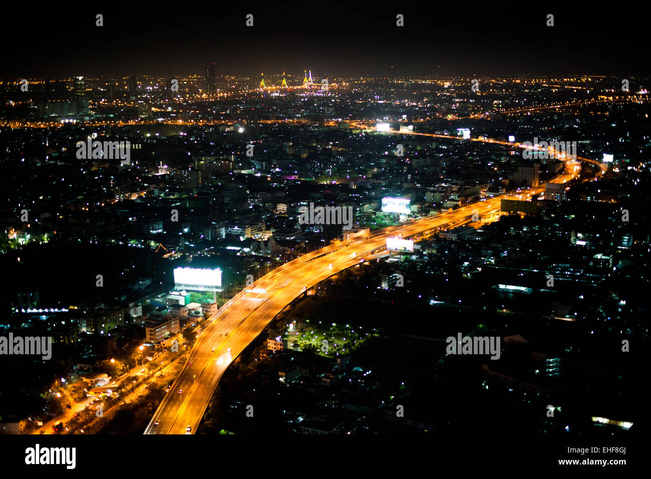 Vista da Lebua at State Tower di notte. Foto Stock