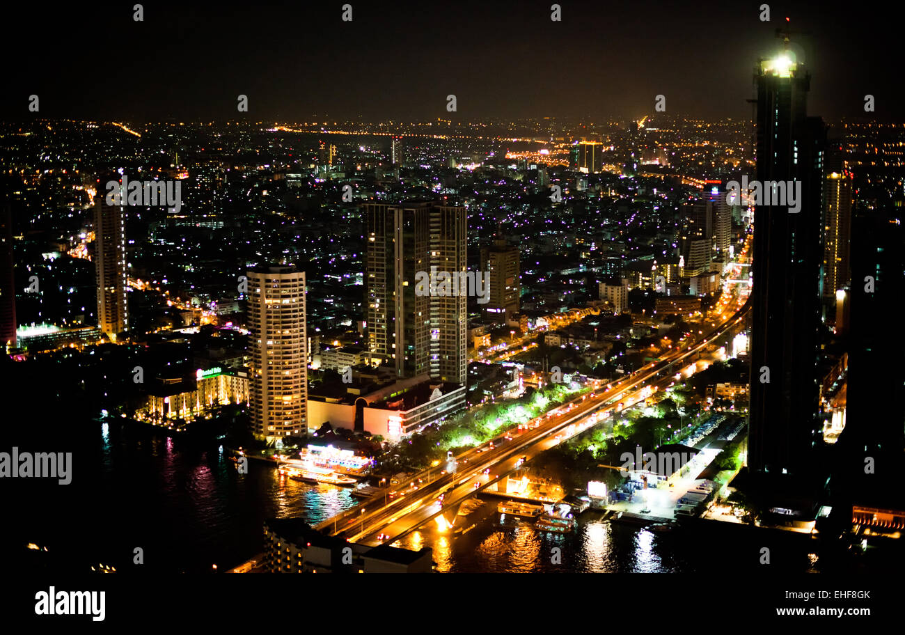 Vista da Lebua at State Tower di notte. Foto Stock